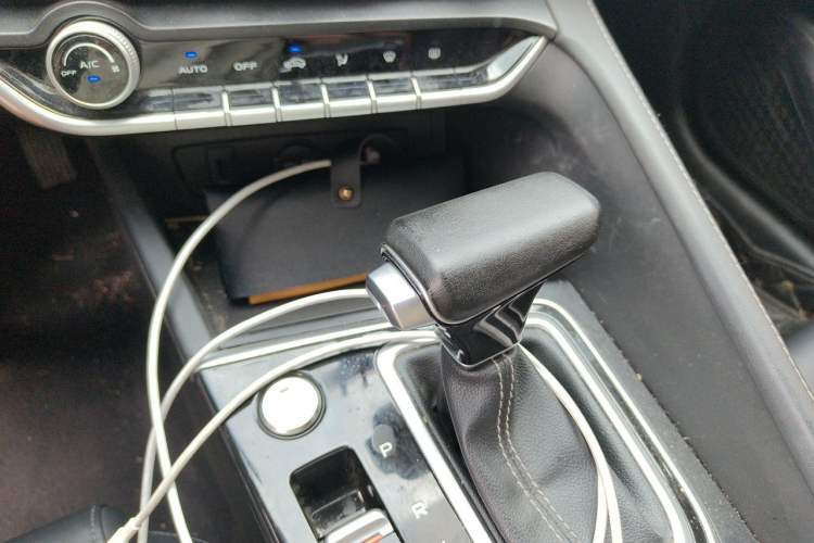 Used CHANGAN Eado 2020 PLUS Blue Whale NE 1.4T GDI DCT Prestige Model Gear Lever