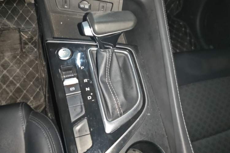 Used CHANGAN Eado 2020 PLUS 1.6L GDI Automatic Luxury Model Gear Lever