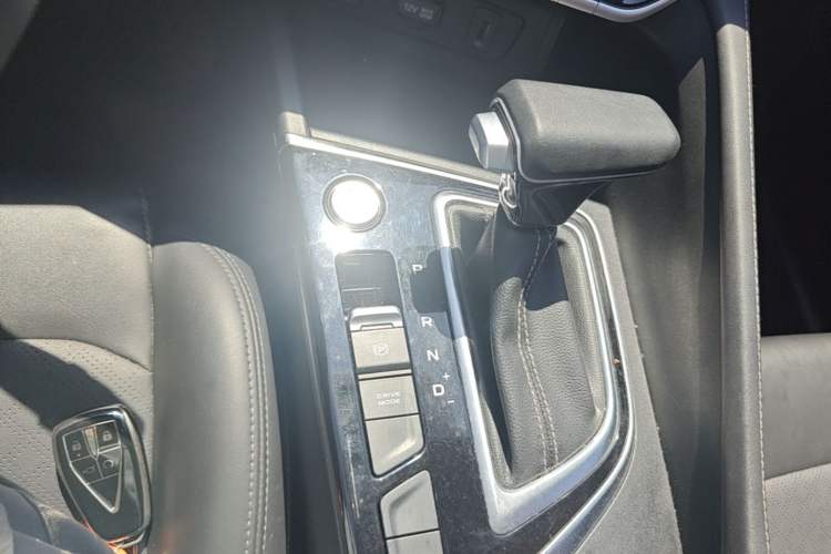 Used CHANGAN Eado 2020 PLUS Blue Whale NE 1.4T GDI DCT Prestige Model Gear Lever