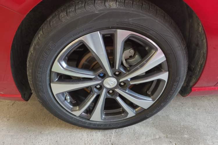 Used CHANGAN Eado 2020 PLUS Blue Whale NE 1.4T GDI DCT Flagship Model Left Front Wheel Hub