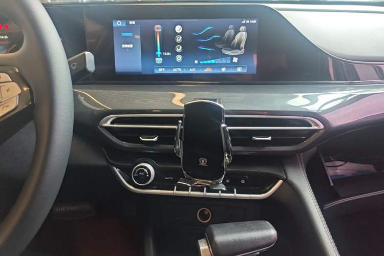 Used CHANGAN Eado 2020 PLUS Blue Whale NE 1.4T GDI DCT Prestige Model Audio And AC Panel