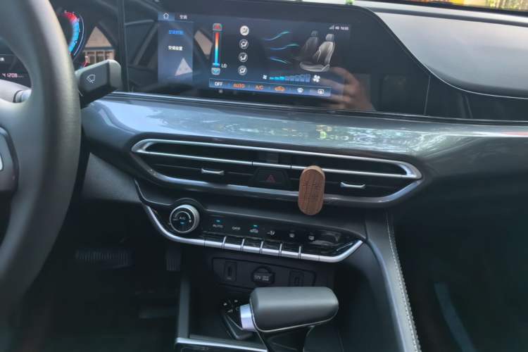 Used CHANGAN Eado 2020 PLUS Blue Whale NE 1.4T GDI DCT Prestige Model Audio And AC Panel