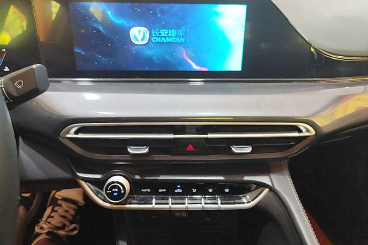 Used CHANGAN Eado 2020 PLUS 1.6L GDI Manual Luxury Model Audio And AC Panel