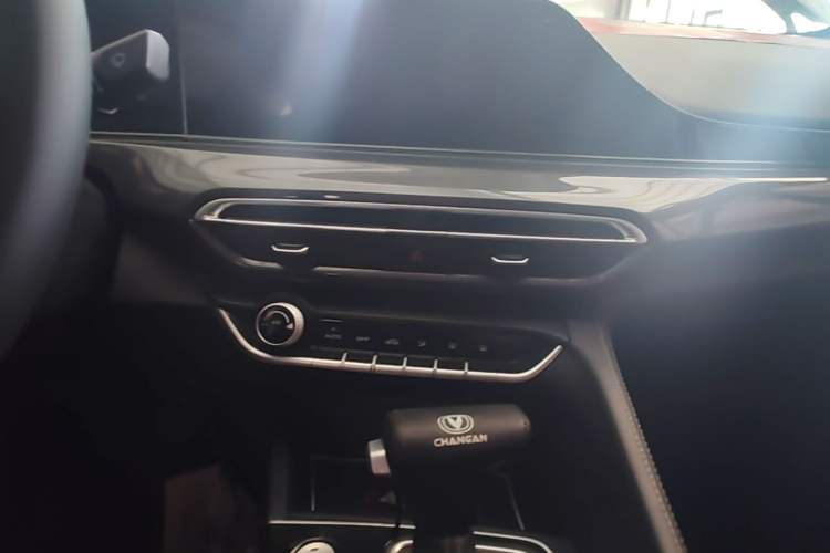 Used CHANGAN Eado 2020 PLUS Blue Whale NE 1.4T GDI DCT Prestige Model Audio And AC Panel