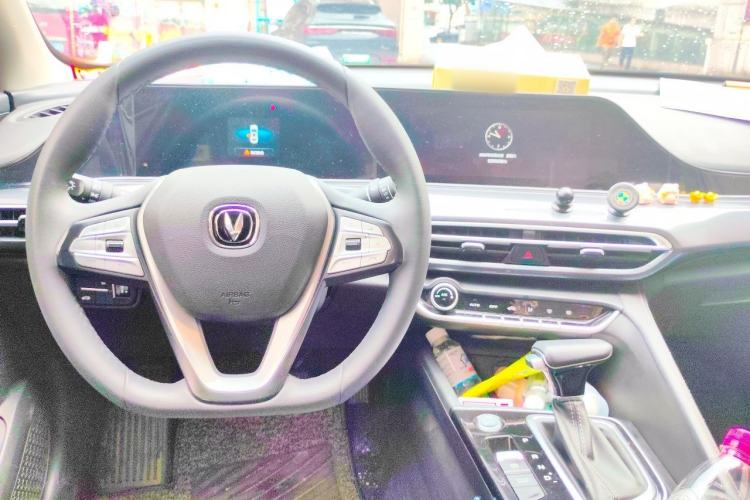 Used CHANGAN Eado 2020 PLUS Blue Whale NE 1.4T GDI DCT Prestige Model Center Console