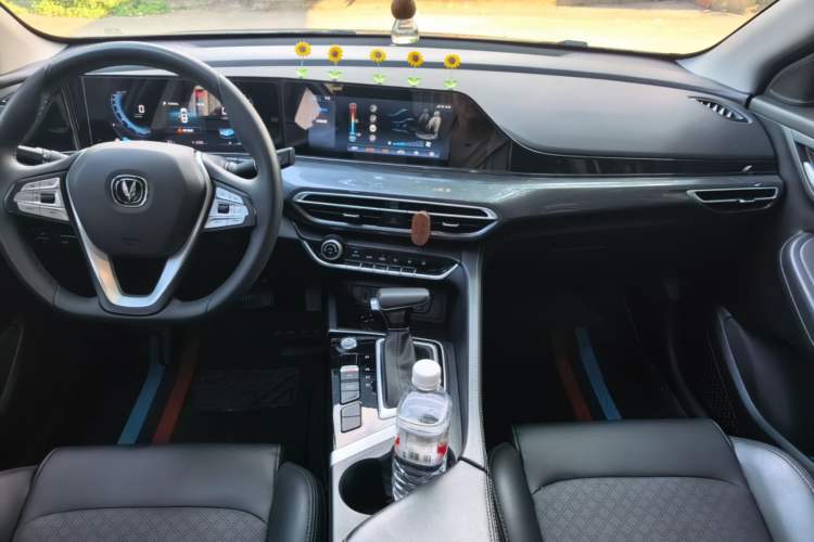 Used CHANGAN Eado 2020 PLUS Blue Whale NE 1.4T GDI DCT Prestige Model Center Console