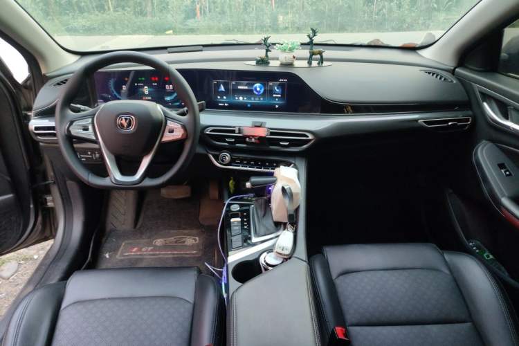 Used CHANGAN Eado 2020 PLUS Blue Whale NE 1.4T GDI DCT Prestige Model Center Console