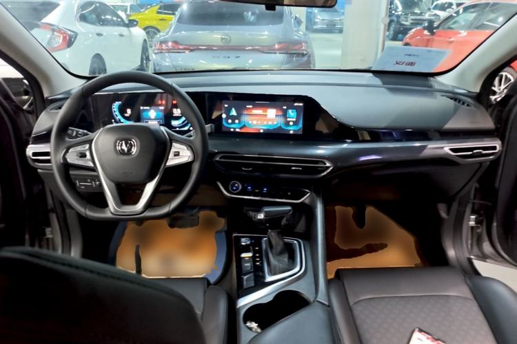 Used CHANGAN Eado 2020 PLUS Blue Whale NE 1.4T GDI DCT Prestige Model Center Console