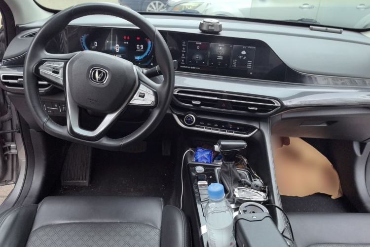 Used CHANGAN Eado 2020 PLUS Blue Whale NE 1.4T GDI DCT Prestige Model Center Console