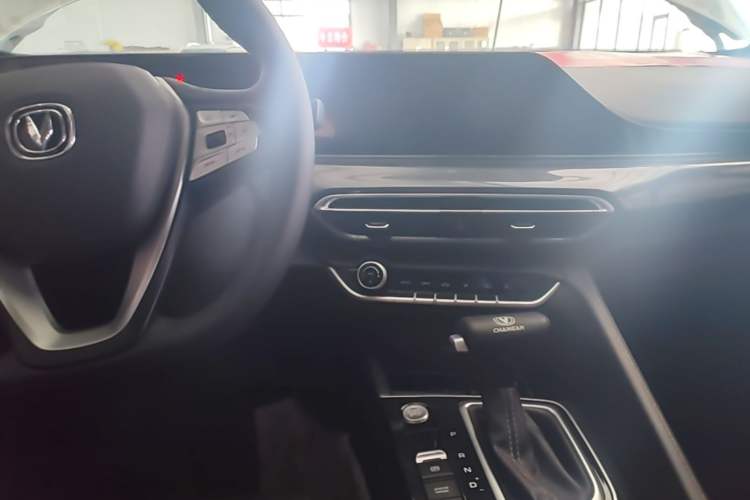 Used CHANGAN Eado 2020 PLUS Blue Whale NE 1.4T GDI DCT Prestige Model Center Console