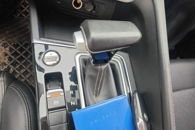 Used CHANGAN Eado 2020 PLUS 1.6L GDI Automatic Luxury Model Gear Lever
