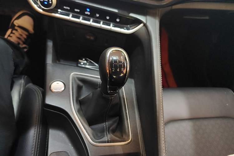 Used CHANGAN Eado 2020 PLUS 1.6L GDI Manual Luxury Model Gear Lever
