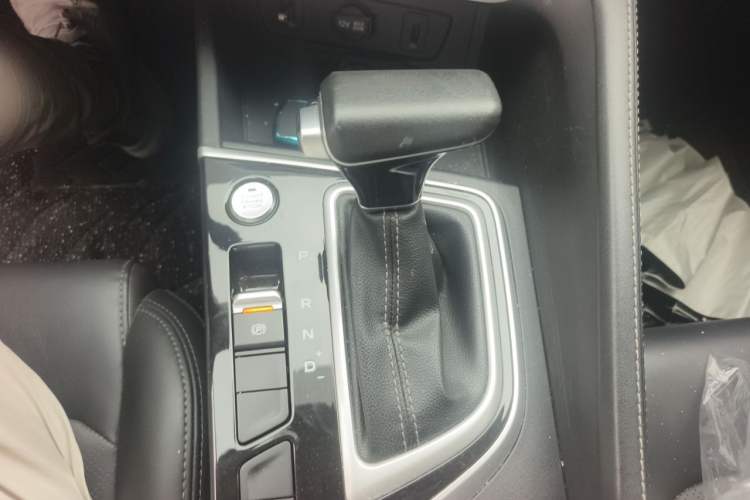 Used CHANGAN Eado 2020 PLUS Million Edition 1.6L GDI CVT Luxury Model Gear Lever