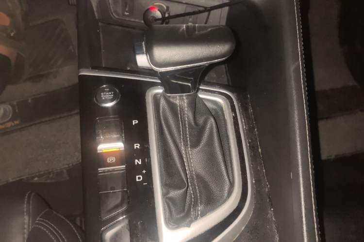 Used CHANGAN Eado 2020 PLUS Million Edition 1.6L GDI CVT Luxury Model Gear Lever