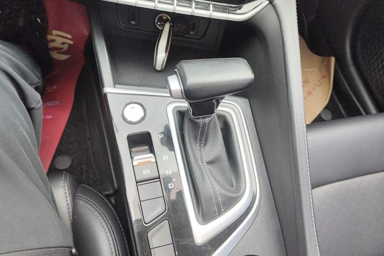 Used CHANGAN Eado 2020 PLUS Million Edition 1.6L GDI CVT Luxury Model Gear Lever