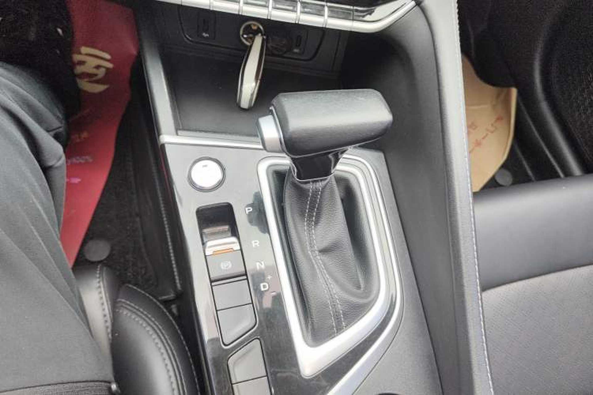 Used CHANGAN Eado 2020 PLUS Million Edition 1.6L GDI CVT Luxury Model Gear Lever