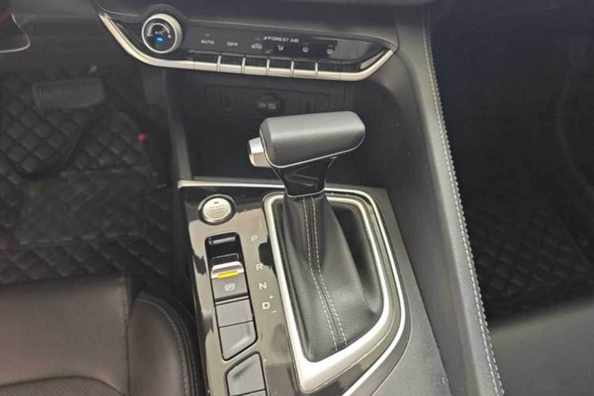 Used CHANGAN Eado 2020 PLUS Million Edition 1.6L GDI CVT Luxury Model Gear Lever