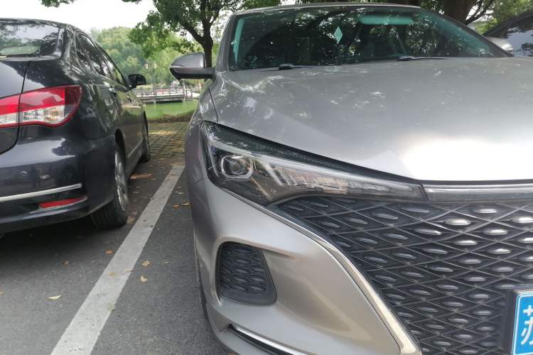 Used CHANGAN Eado 2020 PLUS Blue Whale NE 1.4T GDI DCT Flagship Model Right Front Headlight