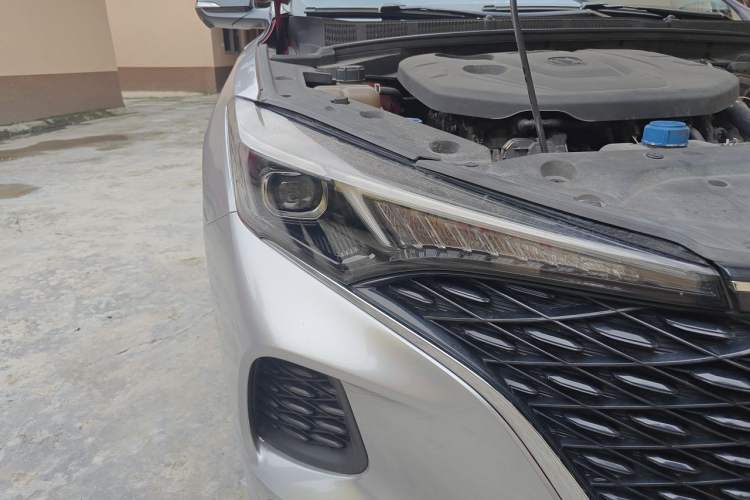 Used CHANGAN Eado 2020 PLUS Blue Whale NE 1.4T GDI DCT Flagship Model Right Front Headlight