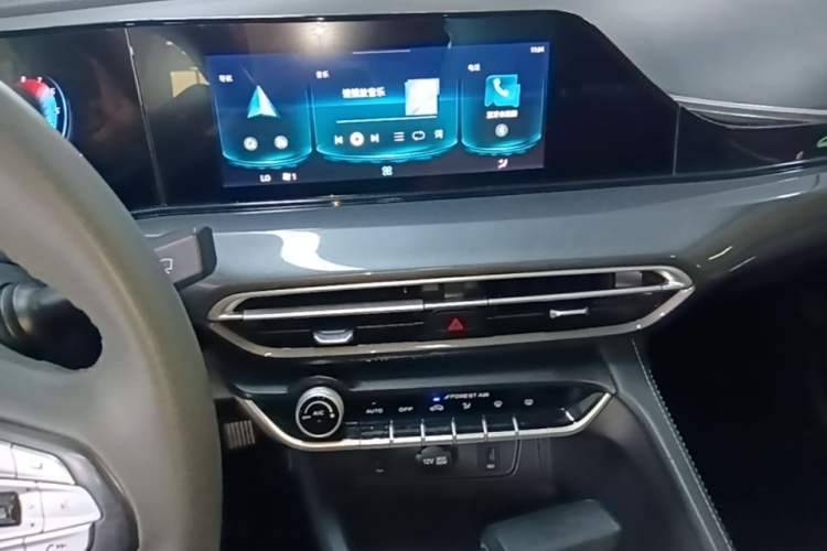 Used CHANGAN Eado 2020 PLUS Million Edition 1.6L GDI CVT Luxury Model Audio And AC Panel