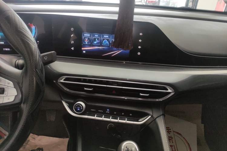 Used CHANGAN Eado 2020 PLUS 1.6L GDI Manual Elite Model Audio And AC Panel