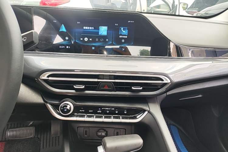 Used CHANGAN Eado 2020 PLUS Million Edition 1.6L GDI CVT Luxury Model Audio And AC Panel