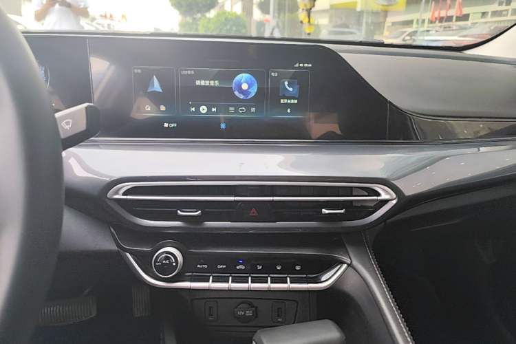 Used CHANGAN Eado 2020 PLUS Blue Whale NE 1.4T GDI DCT Prestige Model Audio And AC Panel