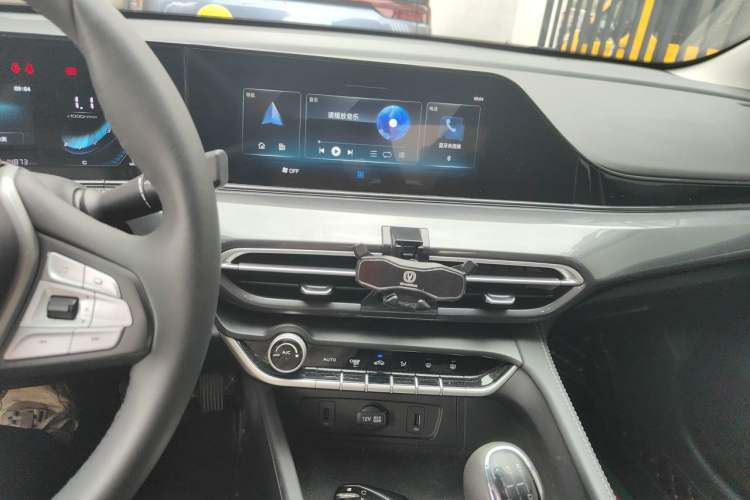Used CHANGAN Eado 2020 PLUS 1.6L GDI Manual Luxury Model Audio And AC Panel
