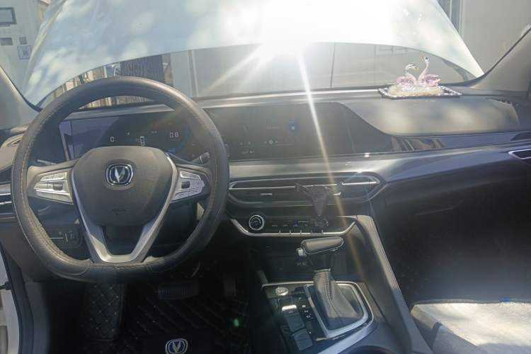 Used CHANGAN Eado 2020 PLUS Million Edition 1.6L GDI CVT Luxury Model Center Console