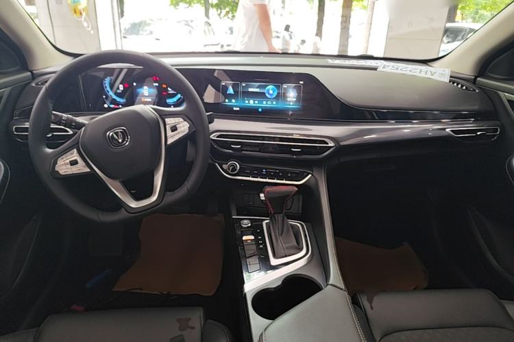 Used CHANGAN Eado 2020 PLUS Million Edition 1.6L GDI CVT Luxury Model Center Console