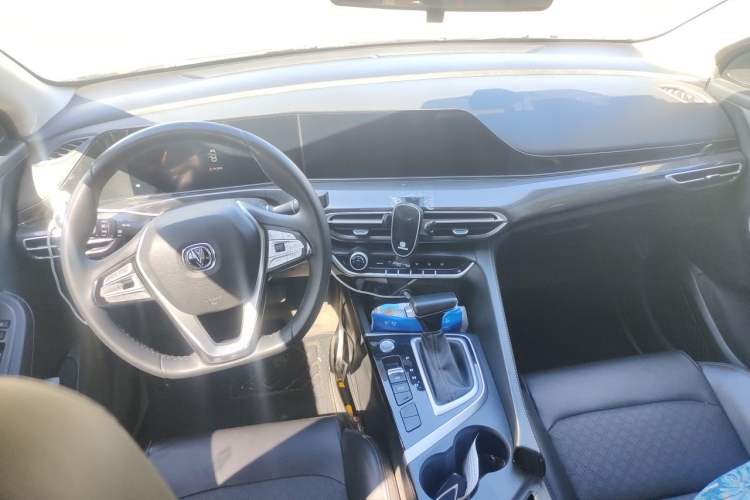 Used CHANGAN Eado 2020 PLUS Blue Whale NE 1.4T GDI DCT Prestige Model Center Console