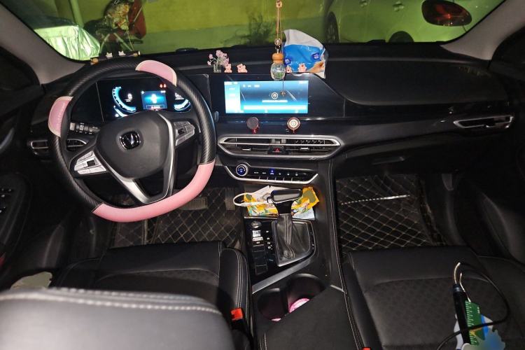 Used CHANGAN Eado 2020 PLUS 1.6L GDI Automatic Luxury Model Center Console