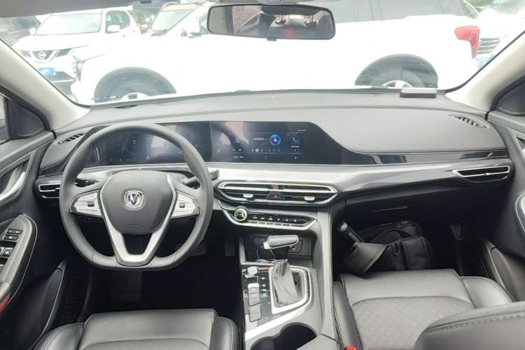 Used CHANGAN Eado 2020 PLUS Blue Whale NE 1.4T GDI DCT Prestige Model Center Console