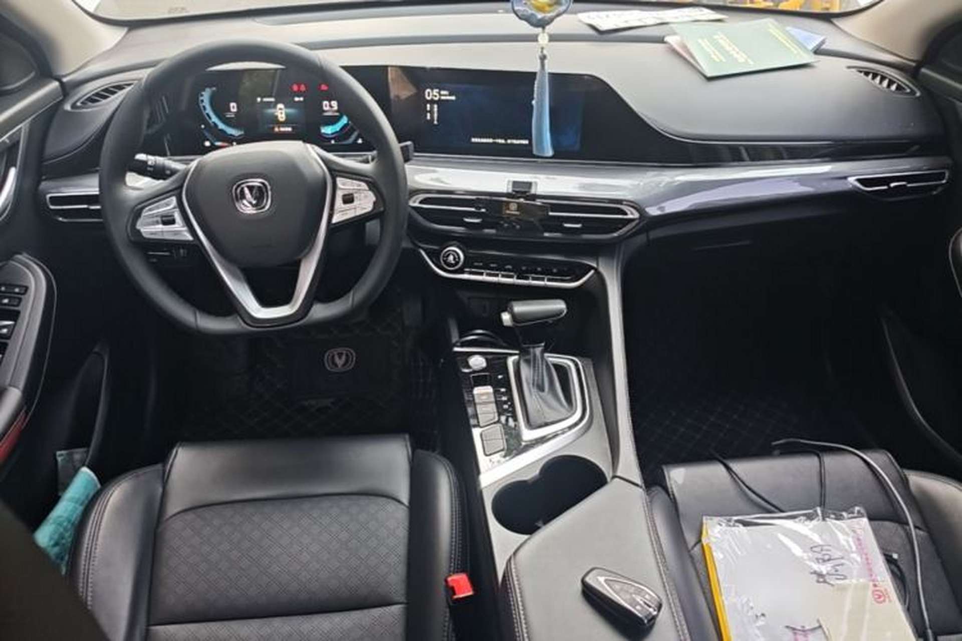 Used CHANGAN Eado 2020 PLUS Blue Whale NE 1.4T GDI DCT Prestige Model Center Console