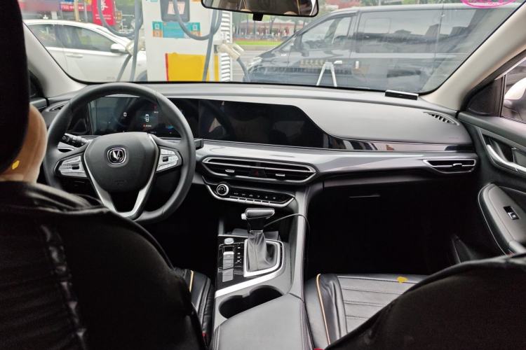 Used CHANGAN Eado 2020 PLUS Blue Whale NE 1.4T GDI DCT Prestige Model Center Console