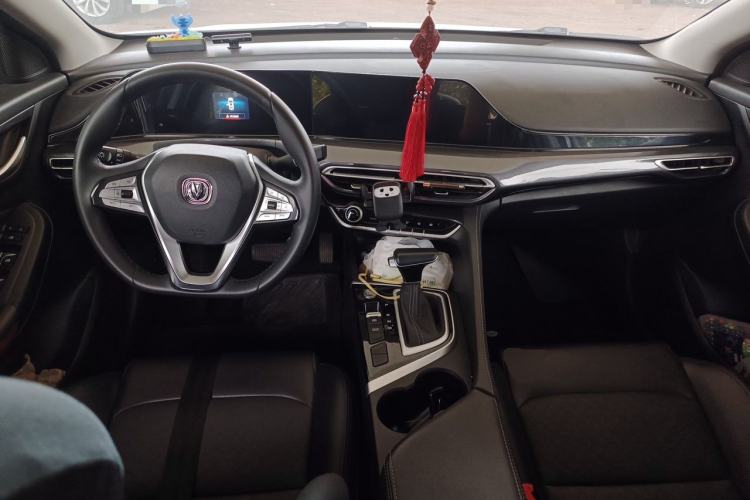 Used CHANGAN Eado 2020 PLUS Blue Whale NE 1.4T GDI DCT Prestige Model Center Console