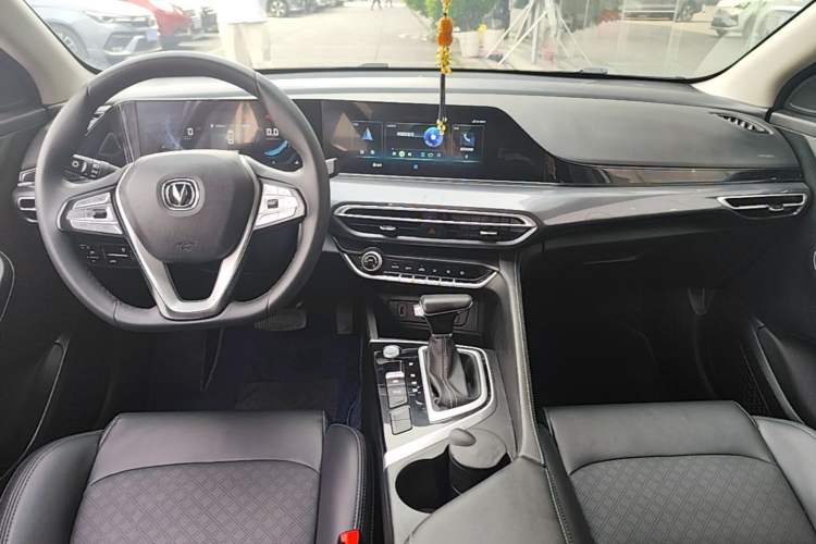 Used CHANGAN Eado 2020 PLUS Blue Whale NE 1.4T GDI DCT Prestige Model Center Console