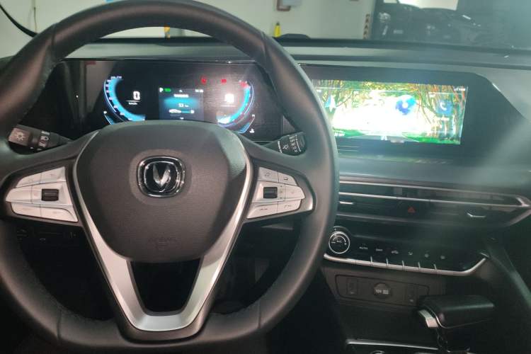Used CHANGAN Eado 2020 PLUS Blue Whale NE 1.4T GDI DCT Prestige Model Center Console