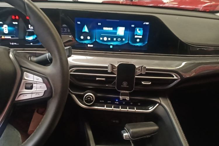 Used CHANGAN Eado 2020 PLUS Blue Whale NE 1.4T GDI DCT Prestige Model Center Console