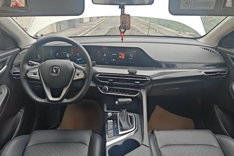 Used CHANGAN Eado 2020 PLUS Blue Whale NE 1.4T GDI DCT Prestige Model Center Console