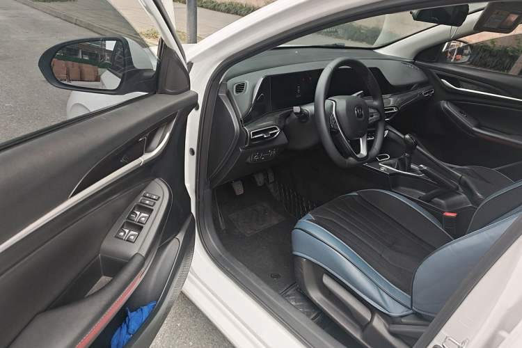 Used CHANGAN Eado 2020 PLUS 1.6L GDI Manual Luxury Model Driver Seat