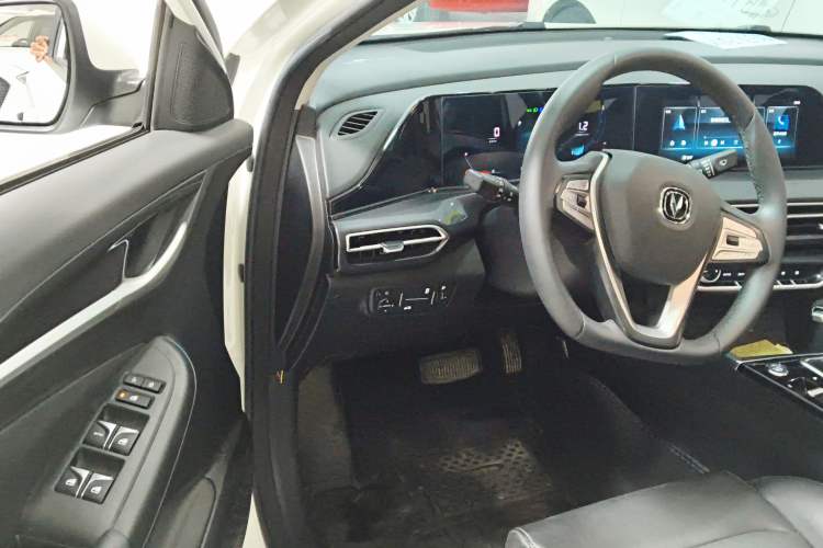 Used CHANGAN Eado 2020 PLUS 1.6L GDI Automatic Luxury Model Driver Seat