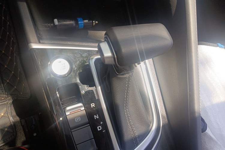 Used CHANGAN Eado 2020 PLUS Million Edition 1.6L GDI CVT Luxury Model Gear Lever
