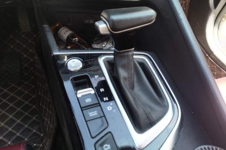 Used CHANGAN Eado 2020 PLUS Blue Whale NE 1.4T GDI DCT Flagship Model Gear Lever