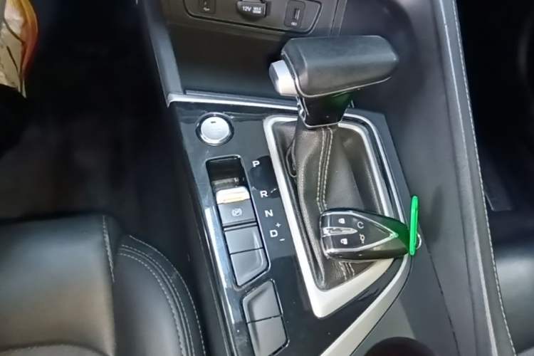 Used CHANGAN Eado 2020 PLUS Million Edition 1.6L GDI CVT Luxury Model Gear Lever