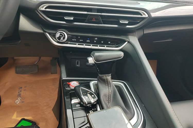 Used CHANGAN Eado 2020 PLUS 1.6L GDI Automatic Luxury Model Gear Lever