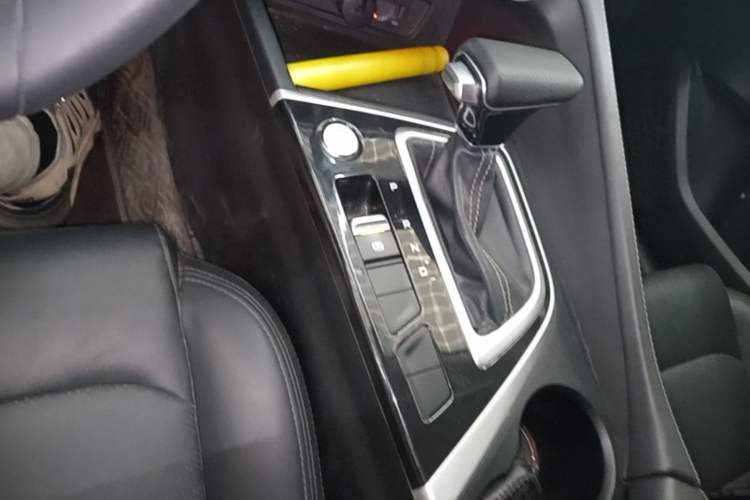 Used CHANGAN Eado 2020 PLUS Million Edition 1.6L GDI CVT Luxury Model Gear Lever