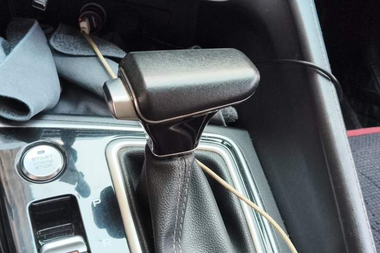 Used CHANGAN Eado 2020 PLUS Million Edition 1.6L GDI CVT Elite Model Gear Lever