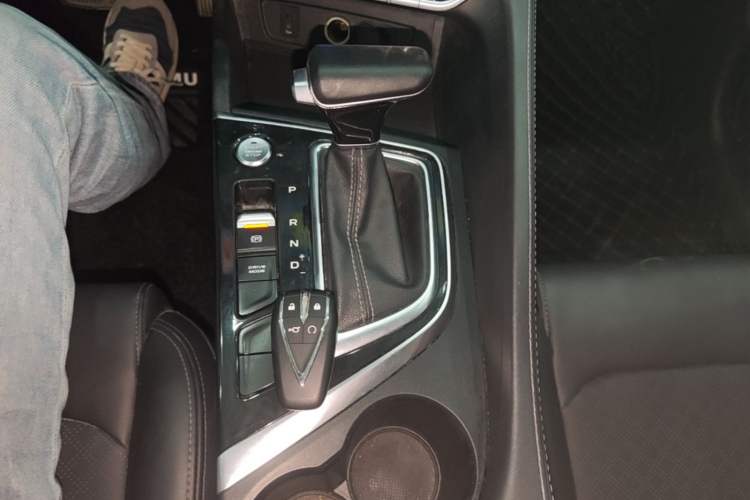 Used CHANGAN Eado 2020 PLUS Blue Whale NE 1.4T GDI DCT Prestige Model Gear Lever