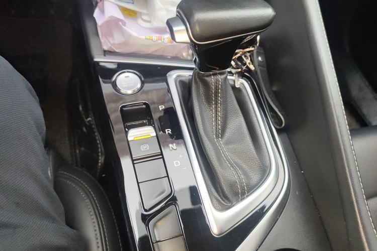 Used CHANGAN Eado 2020 PLUS 1.6L GDI Automatic Luxury Model Gear Lever